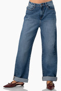 Jeans denim azul de pierna ancha con bolsillos y dobladillo