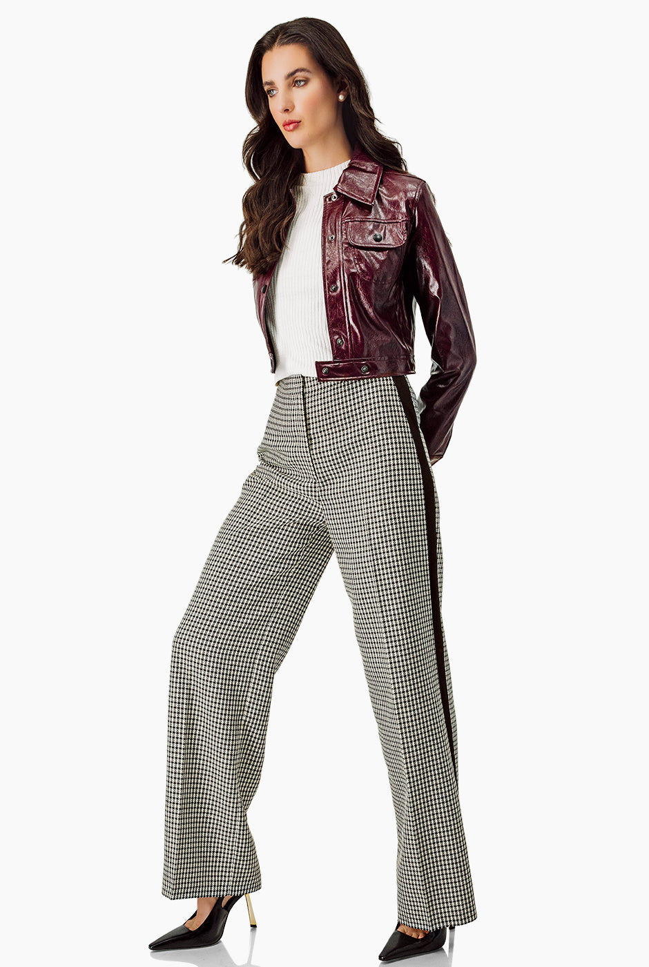 Pantalón negro de pierna amplia con estampado de cuadros y banda lateral