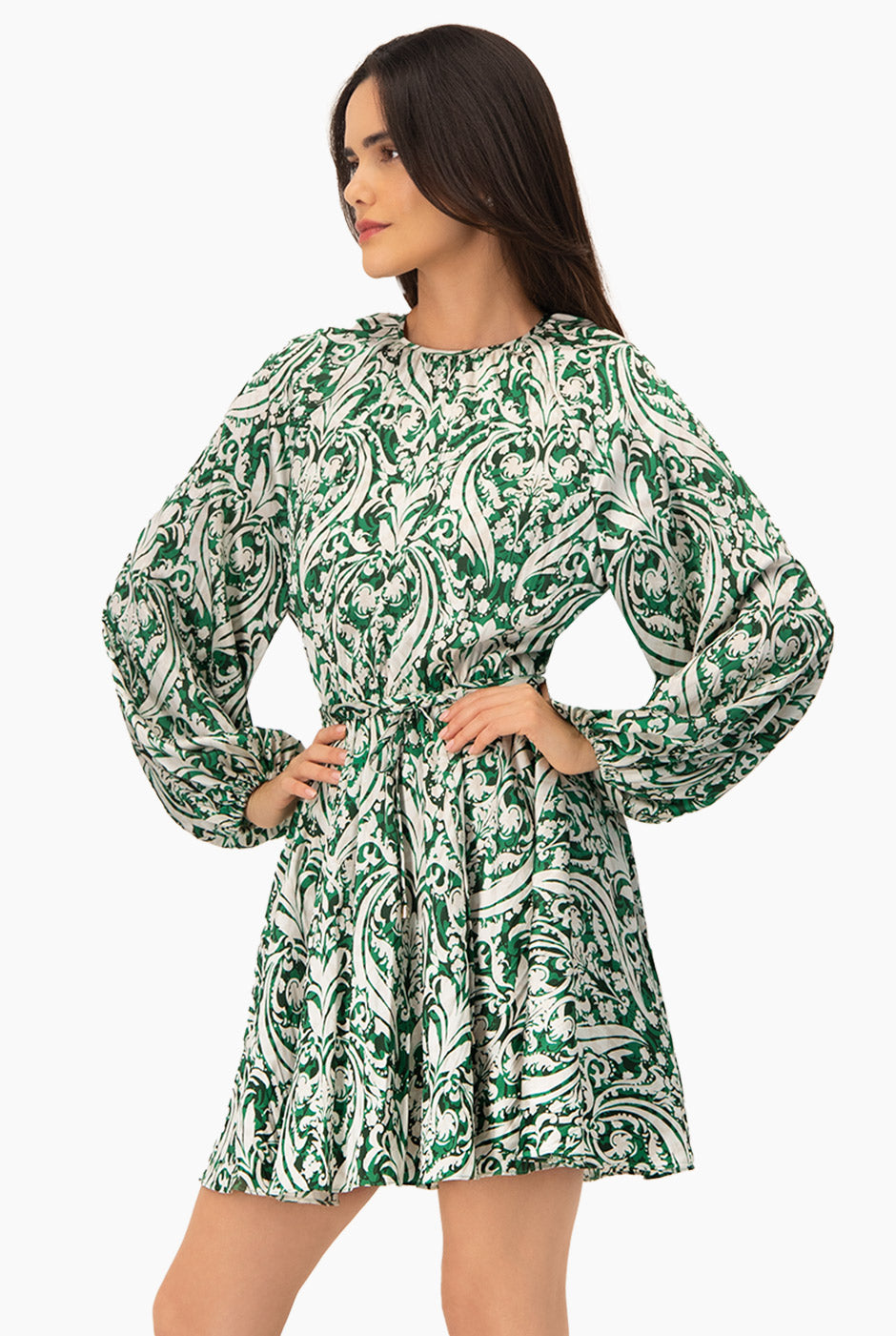 Vestido corto verde con estampado floral y mangas farol