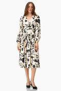 Vestido midi negro con estampado floral y escote en V