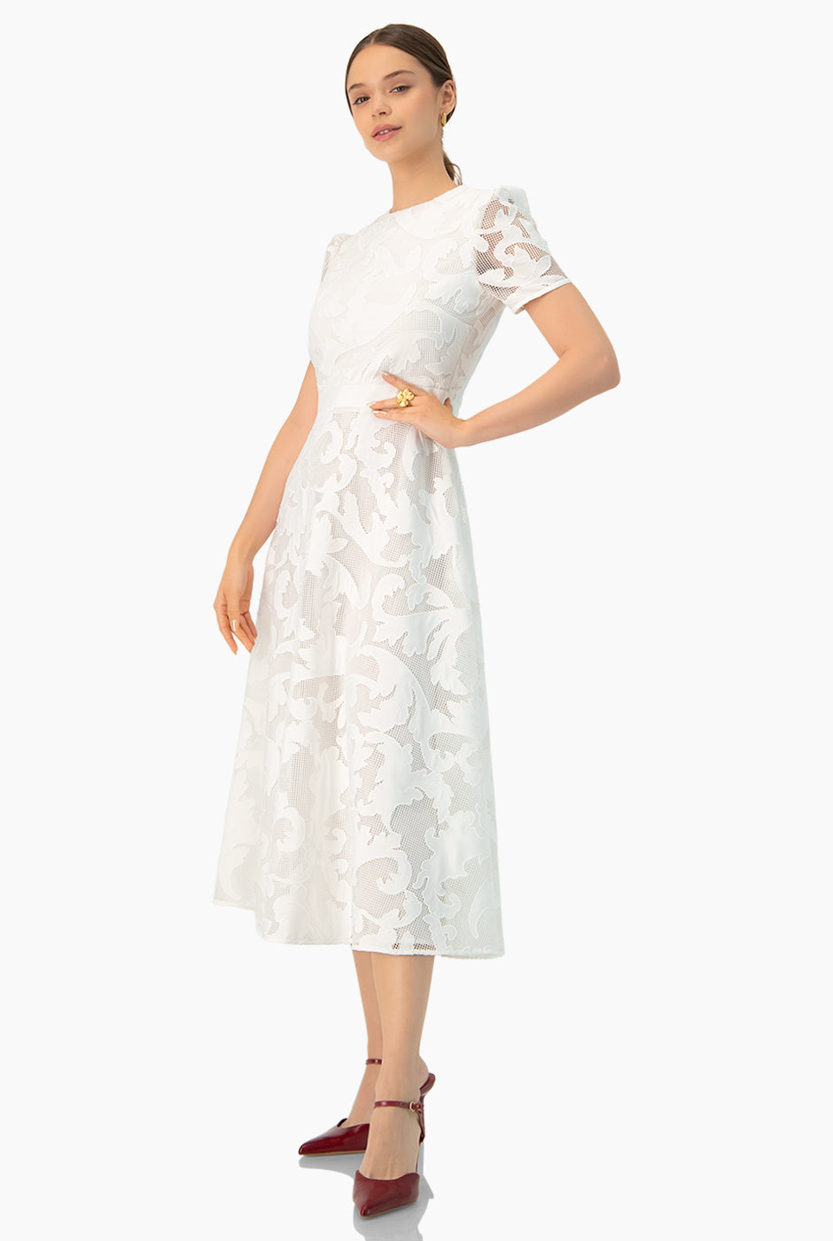 Vestido blanco línea A con encaje floral y transparencias