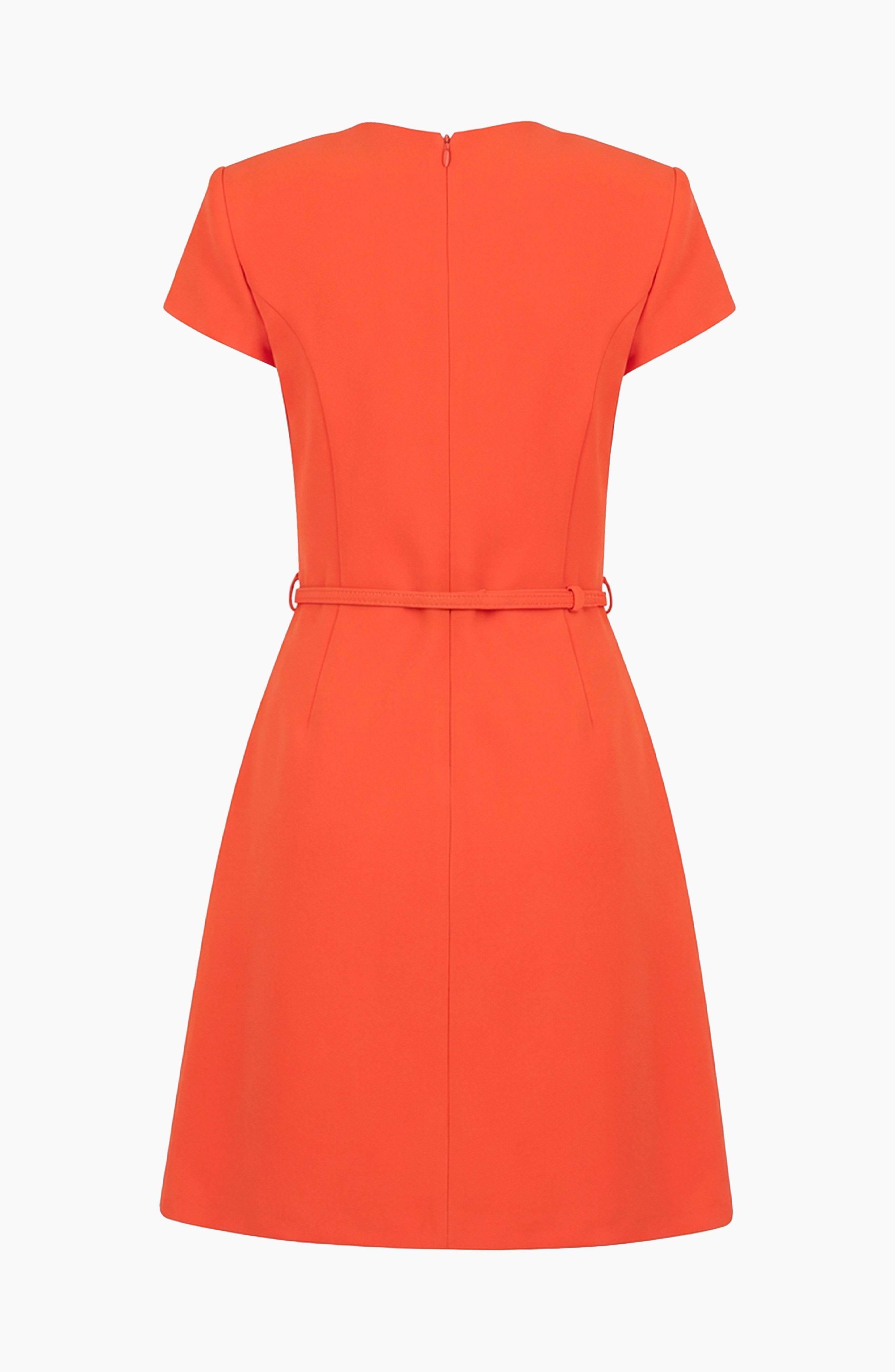 Vestido naranja corto con cuello alto y cinturón